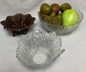 lot 134 image: Decorative Bowls