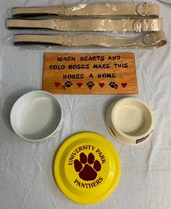 lot 178 image: Dog accessory lot