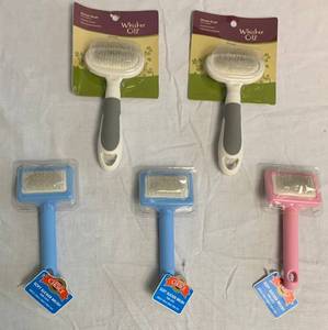 lot 180 image: Slicker brushes for cats