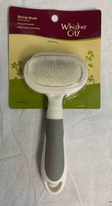 lot 181 image: Slicker brushes for cats