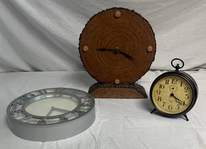 lot 195 image: Clocks