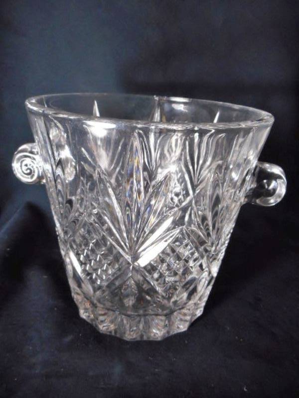 lot 95 image: Dublin by Godinger Lead Crystal Ice bucket