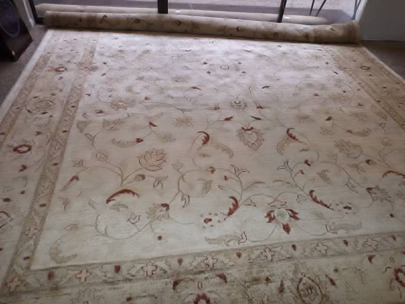 lot 21 image: Oushak silk & wool hand knotted area rug