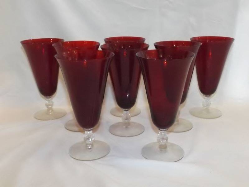 lot 24 image: Vintage ruby red glass desert glasses 8 count
