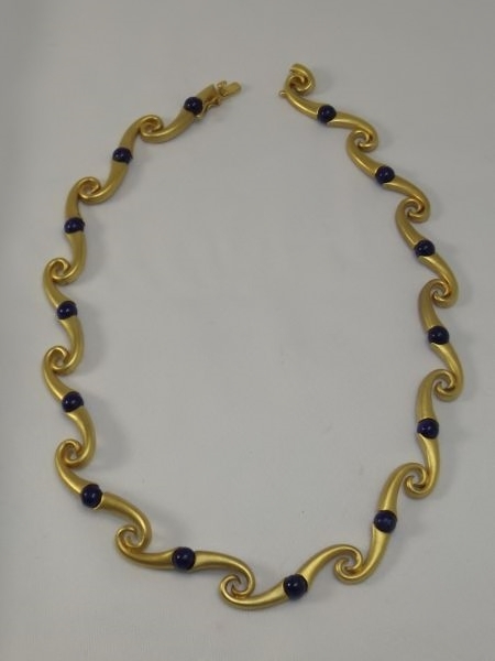 lot 34 image: 18K gold Lapis Lazuli and gold necklace