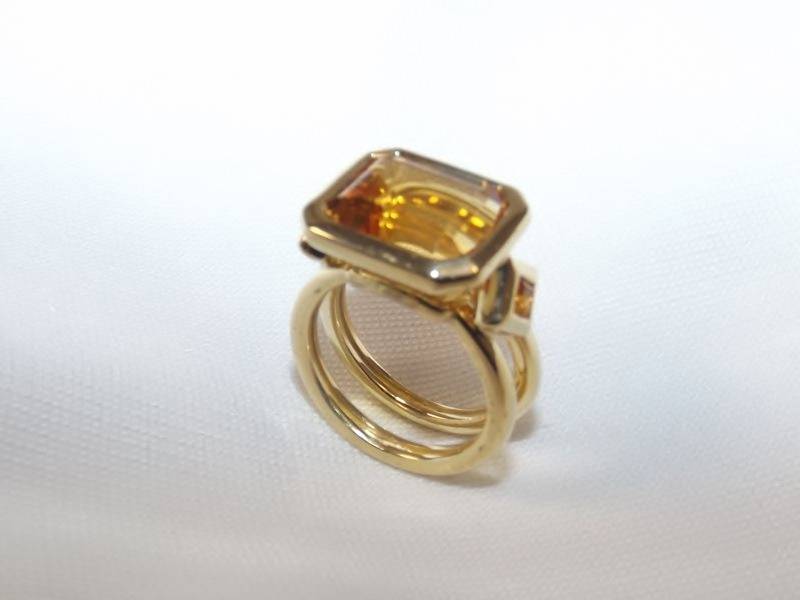lot 35 image: 18K gold & citrine cocktail ring