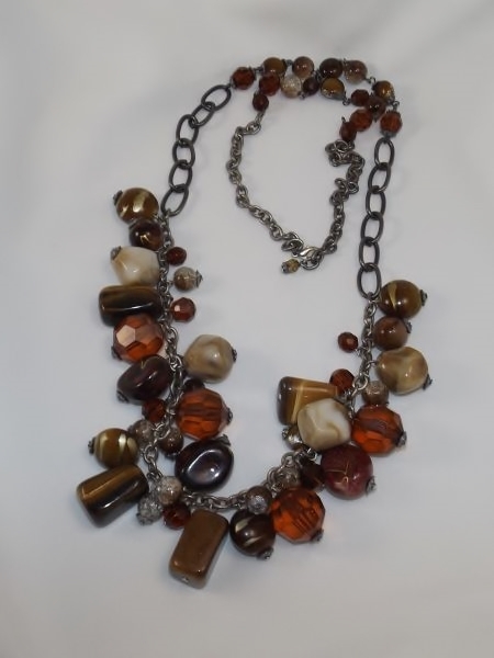 lot 41 image: Argentinian antiqued necklace with semi-precious amber stones