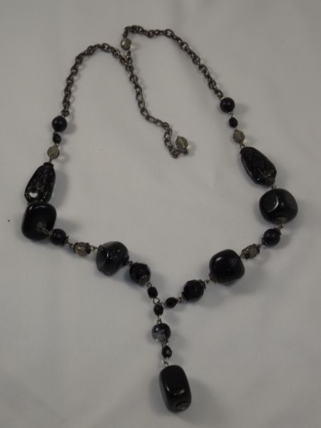 lot 42 image: Argentinian necklace with semi-precious black stones