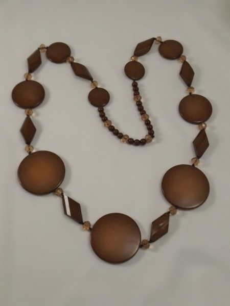 lot 44 image: Argentinian necklace with semi-precious brown stones