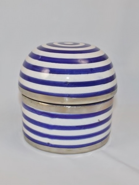 lot 64 image: Moroccon ceramic storage container