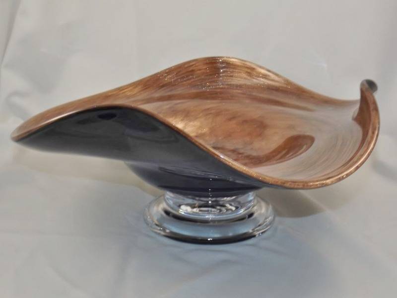 lot 67 image: Gibralter signed gold swirl hand blown platter numbered 1 of 1