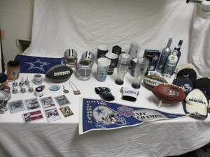 lot 18 image: Dallas Cowboys Collectables Lot