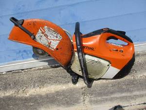 lot 102 image: Stihl Model TS420,14 Blade, Gas Powered Cut Quick-Cut-Off Machine