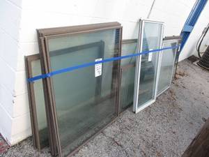 lot 92 image: Lot Of 33-Mixed Sizes Of Window Panels