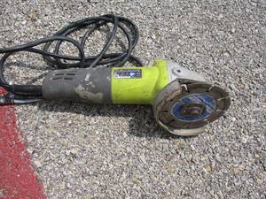 lot 103 image: RYOBI AG4031G 4-12 5.5-Amp Electric Angle Grinder With Blade