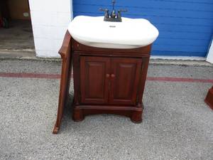 lot 78 image: Bathroom Vanity Set-  Free Standing With Wall Mirror And Extras- Matches # 77 & 79