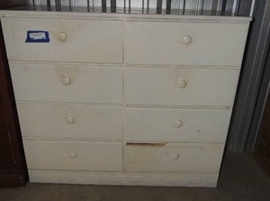 lot 48 image: White 8 drawer dresser needs a little cleaning up 41x15x35