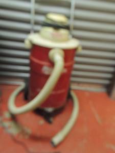 lot 52 image: Milwaukee contractor vacuum  all pieces included