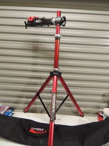 lot 59 image: Feedback Sports  Ultralight BIKE STANDREPAIR STAND