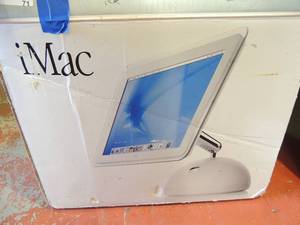 lot 71 image: I-Mac Apple Computer with mouse and keyboard  POWERS ON