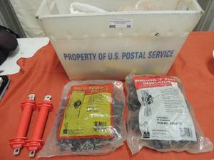 lot 90 image: White tub of electric fence pieces