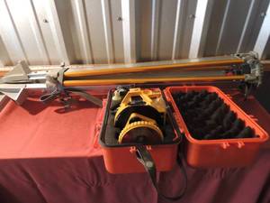 lot 113 image: Lietz surveyor equipment
