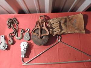 lot 129 image: Pullies- metal hanger hooks and more