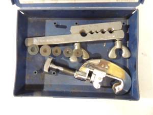 lot 132 image: Double flaring tool kit in blue case