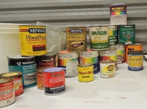 lot 144 image: 1 qt. cans of wood stain, enamel, gloss, paint, varnish and clear finish blue bucket on top