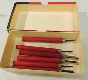 lot 222 image: RED HANDLED CHIESEL WOOD   (6)