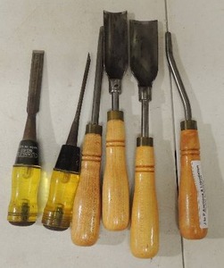 lot 223 image: CHIESELS ( 6)