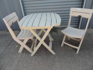 lot 243 image: Fold up outdoor patio table with 2 matching chairs