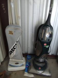 lot 261 image: Oreck vacuum  and Bissell vacuum. Both work