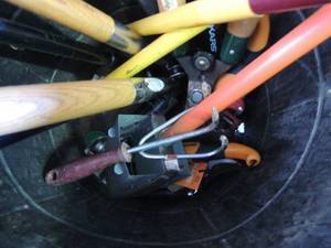 lot 269 image: Gardening tools and tree trimmers