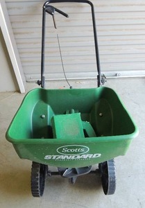 lot 270 image: Scotts standard SPREADER