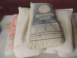 lot 298 image: Shooters gun rest bags appear to be filled with powder qty 6