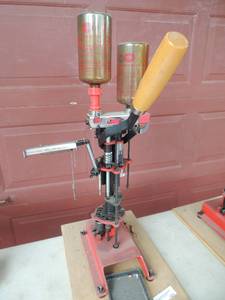 lot 301 image: MEC RELOADER GRAPPER  Model # 762R with all attachments set for either 410 or 28g