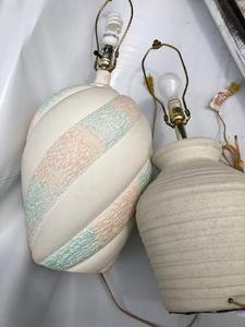 lot 17 image: Lamps x 2