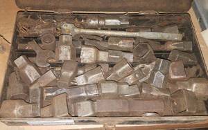 lot 68 image: VINTAGE SOCKET SET IN METAL CASE AS SHOWN.