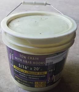 lot 87 image: TOW CHAIN WITH GRAB HOOKS IN LIKE-NEW CONDITION AS SHOWN. (516 X 20)