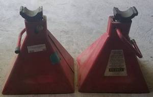 lot 88 image: TWO 5 TON CAPACITY JACK STANDS AS SHOWN. YOU ARE BIDDING BY THE PIECE