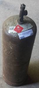lot 89 image: ACETYLENE TANK FOR TORCHES AS SHOWN.