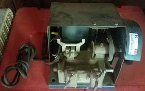 lot 93 image: KEY CUTTING MACHINE IN STYLE AND CONDITION SHOWN.