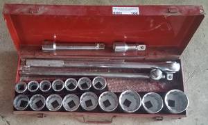 lot 108 image: LARGE SIZE SOCKET SET WITH RATCHETS AS SHOWN.
