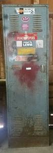 lot 118 image: LARGE METAL LOCKER-STYLE CABINET WITH CONTENTS AS SHOWN.