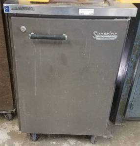 lot 131 image: SUPERIOR DM-23 KEG COOLER AS SHOWN.