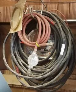 lot 133 image: LOT OF ASSORTED CORDS, WIRES, HOSES AND MORE AS SHOWN.