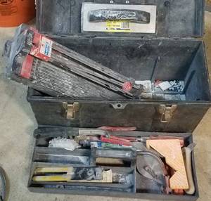 lot 182 image: TOOL BOX WITH ASSORTED TILECERAMIC TOOLS AS SHOWN.