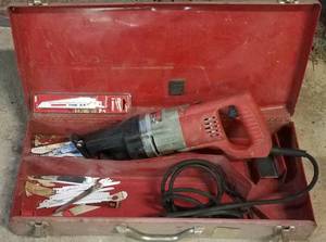 lot 187 image: MAKITA SAWZALL WITH ASSORTED BLADES IN STORAGE CASE AS SHOWN.