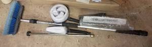 lot 190 image: CAR WASHING ACCESSORIES AS SHOWN.